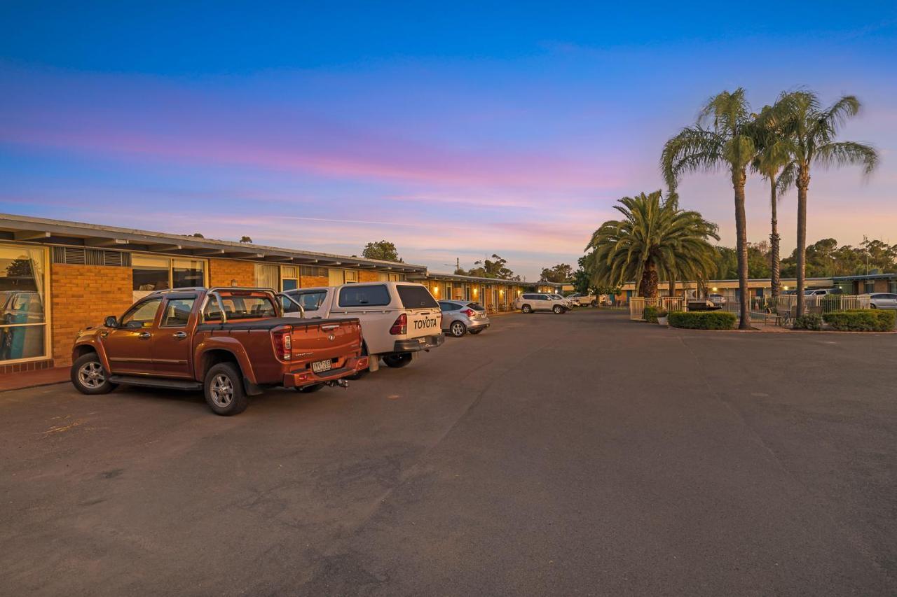 Plainsman Motel Forbes Buitenkant foto