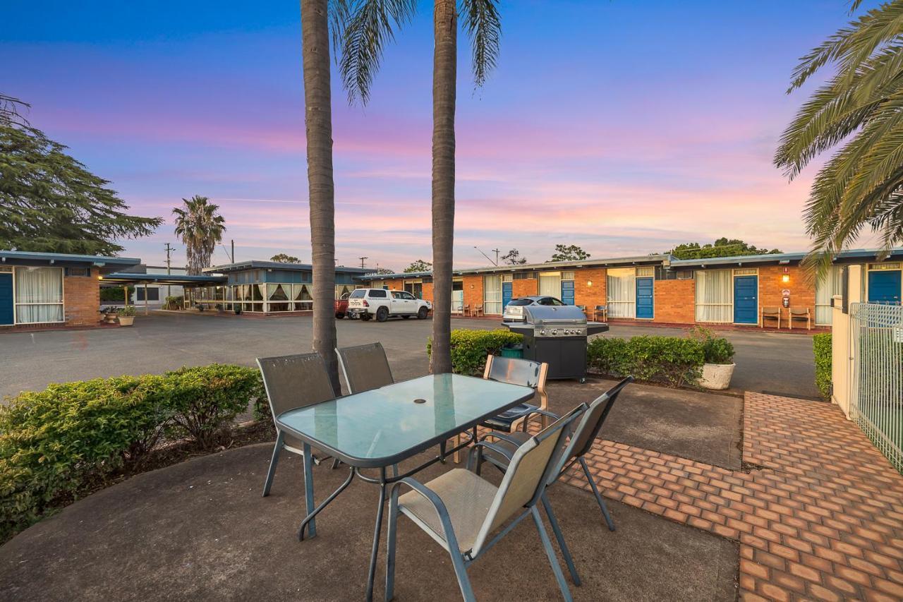 Plainsman Motel Forbes Buitenkant foto