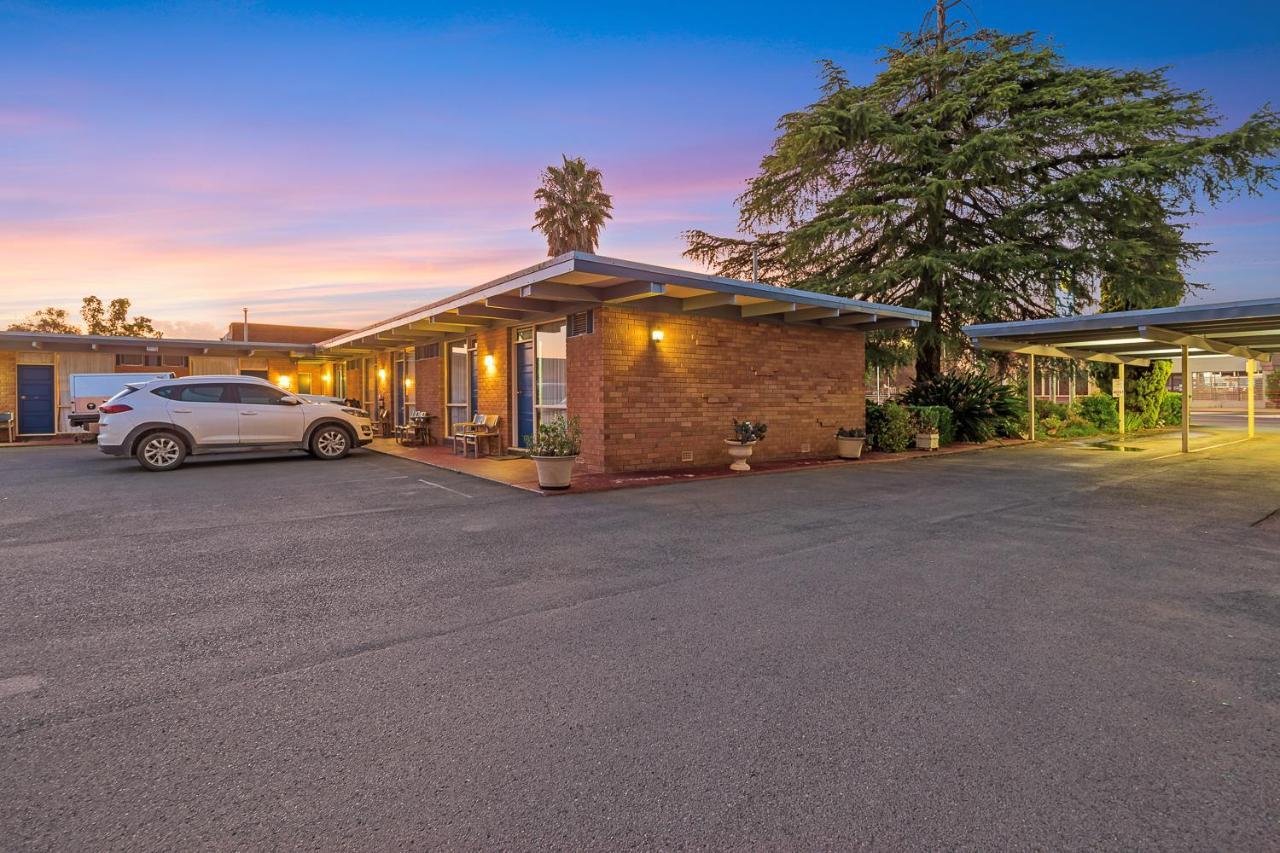 Plainsman Motel Forbes Buitenkant foto