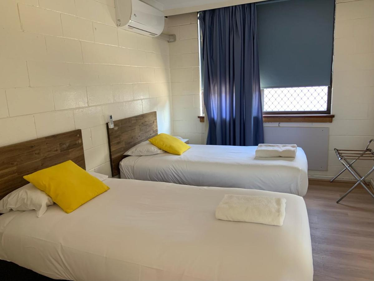 Plainsman Motel Forbes Buitenkant foto