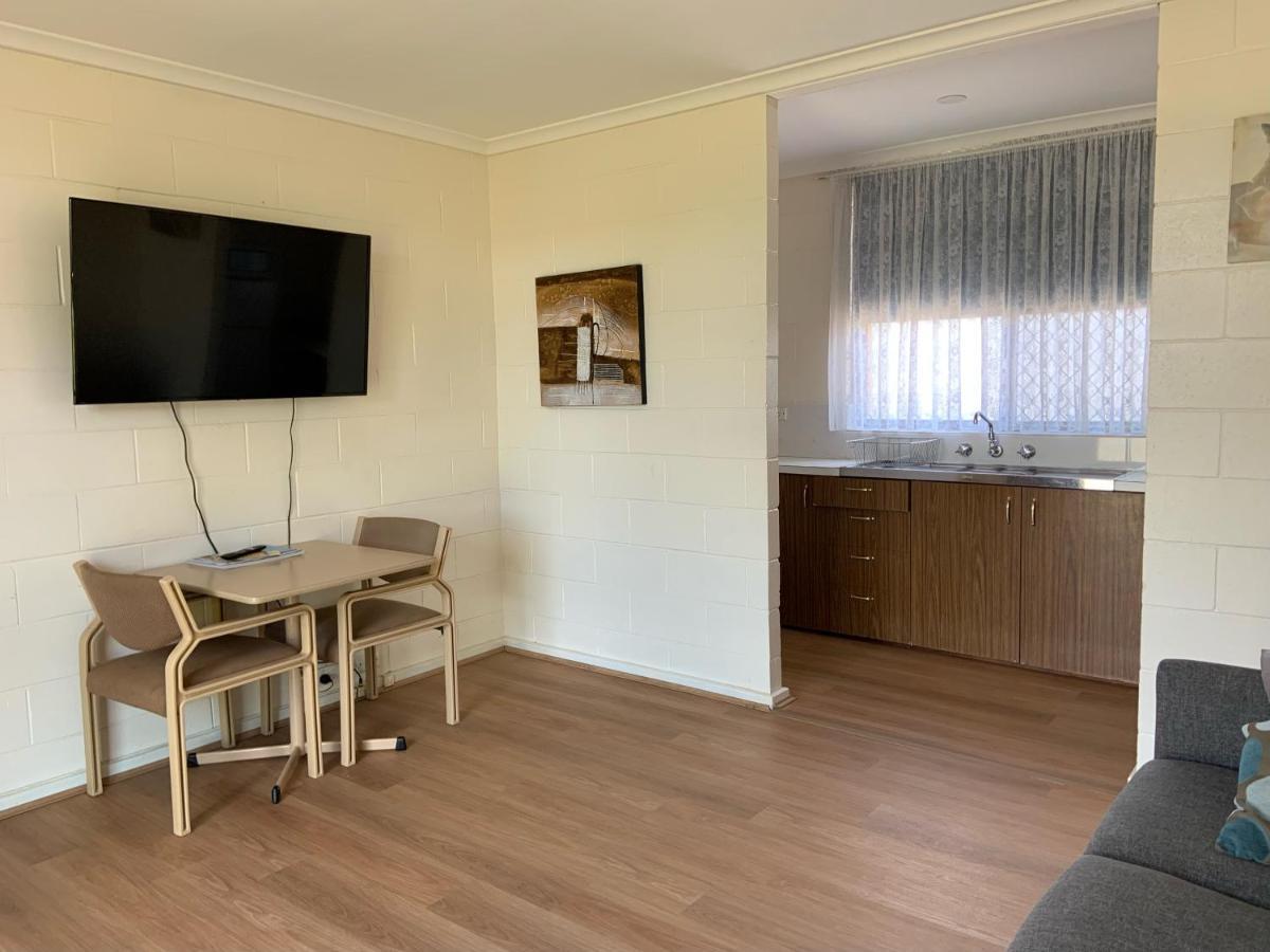 Plainsman Motel Forbes Buitenkant foto